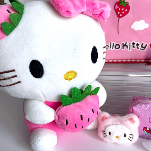 🍓(HK319) Hello Kitty Adorable 6-Piece Strawberry Bundle! - Picture 9 of 14